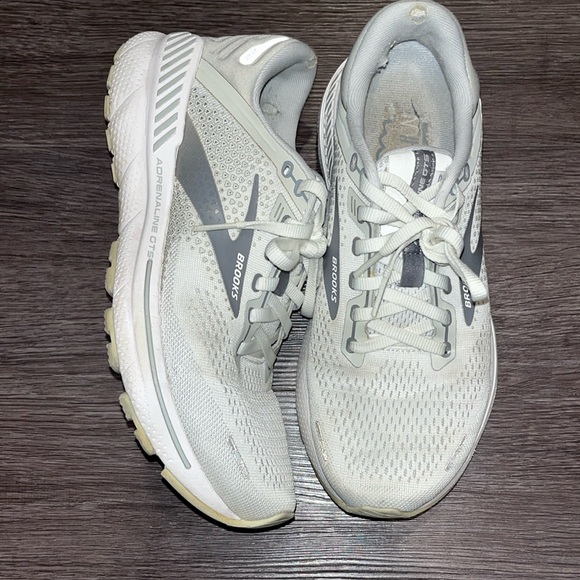 Brooks Adrenaline GTS 22 - Picture 1 of 9